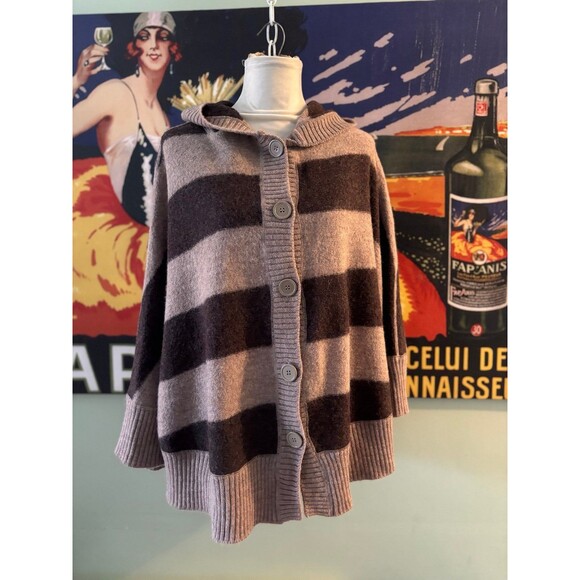 Marina Luna poncho - Picture 8 of 8